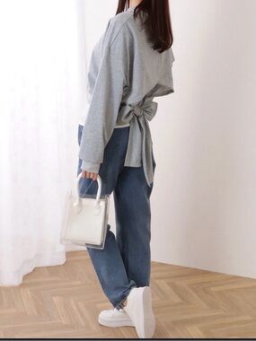 Cropped Tie-Front Crewneck Sweater — Gray